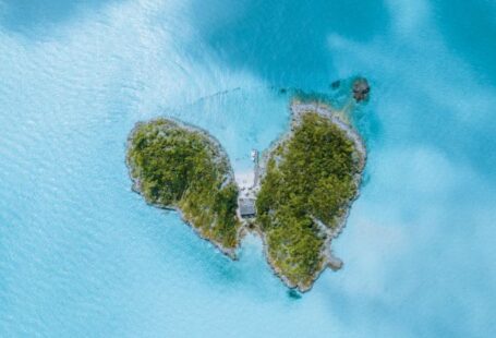 Retreats - House in Middle of Heart Shaped Island